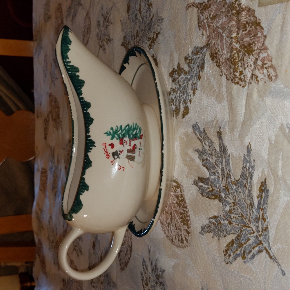 Christmas Gravy Boat Pitcher Dish Plate Set EUC Let It Snow Holidays Nostalgic